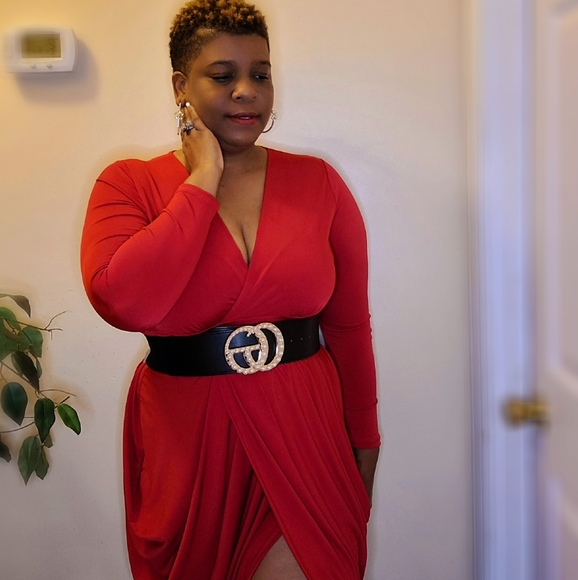 RED DRESS - Picture 2 of 4